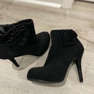 Women boots - heels size 10 - brand new